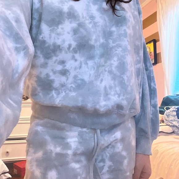 Gray/Blue sweatshirt and shorts Set - Picture 4 of 4